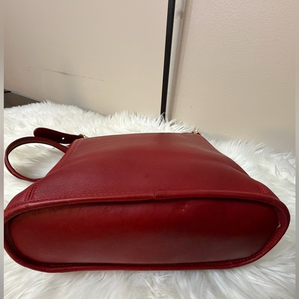 Rare Vintage Coach Vibrant Red Leather Shoulder Bag. #9060 - Picture 3 of 15